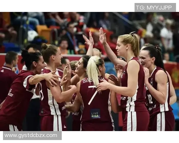 上海申梵与新疆队激战正酣谁将赢得这场篮球盛宴 上海申梵与新疆队激战正酣谁将赢得这场篮球盛宴