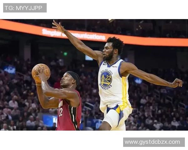 吉米巴特勒领衔热火队重返季后赛展现领袖风范与团队精神