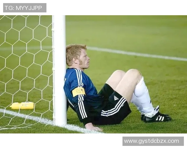 诺伊尔：从守门员到传奇，足球场上的不屈精神与荣耀之路